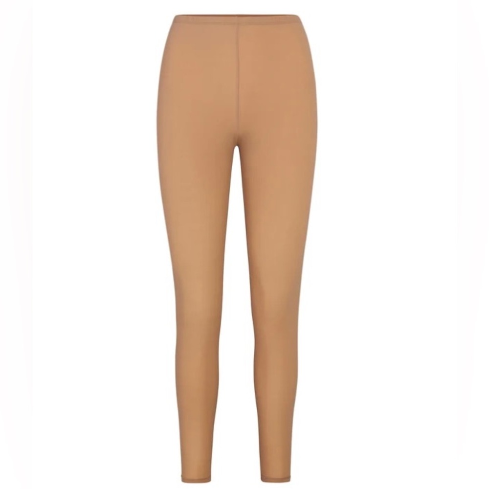 Skims fits everybody leggings in desert